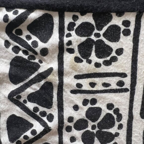 Black And White Patterned Women's Sweater - Picture 5 of 7